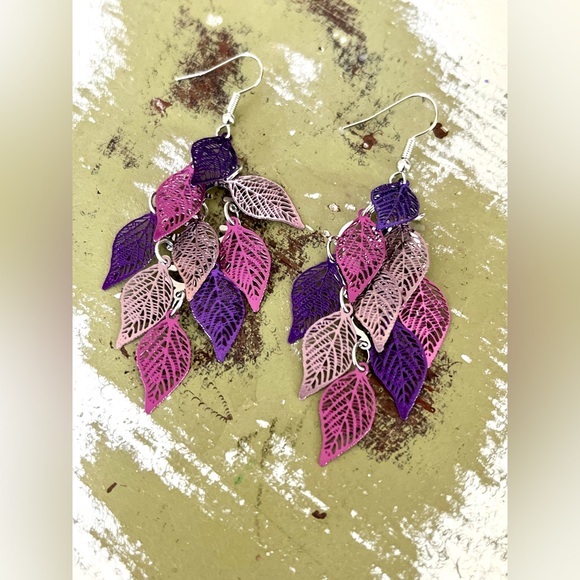NEW!!! Purple Pink Leaf Dangle Earrings - Picture 2 of 3